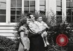 Immagine di Guardare la famiglia di aeromobili United States USA, 1950, secondo 28 filmato di repertorio 65675023560