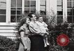 Immagine di Guardare la famiglia di aeromobili United States USA, 1950, secondo 29 filmato di repertorio 65675023560