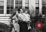 Immagine di Guardare la famiglia di aeromobili United States USA, 1950, secondo 30 filmato di repertorio 65675023560