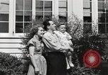 Immagine di Guardare la famiglia di aeromobili United States USA, 1950, secondo 31 filmato di repertorio 65675023560