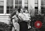 Immagine di Guardare la famiglia di aeromobili United States USA, 1950, secondo 32 filmato di repertorio 65675023560