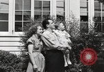 Immagine di Guardare la famiglia di aeromobili United States USA, 1950, secondo 33 filmato di repertorio 65675023560