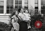 Immagine di Guardare la famiglia di aeromobili United States USA, 1950, secondo 34 filmato di repertorio 65675023560