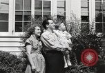 Immagine di Guardare la famiglia di aeromobili United States USA, 1950, secondo 35 filmato di repertorio 65675023560