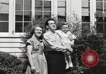 Immagine di Guardare la famiglia di aeromobili United States USA, 1950, secondo 37 filmato di repertorio 65675023560