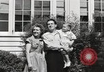 Immagine di Guardare la famiglia di aeromobili United States USA, 1950, secondo 39 filmato di repertorio 65675023560