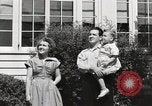 Immagine di Guardare la famiglia di aeromobili United States USA, 1950, secondo 41 filmato di repertorio 65675023560