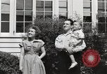 Immagine di Guardare la famiglia di aeromobili United States USA, 1950, secondo 42 filmato di repertorio 65675023560