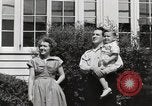 Immagine di Guardare la famiglia di aeromobili United States USA, 1950, secondo 44 filmato di repertorio 65675023560