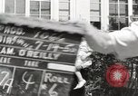 Immagine di Guardare la famiglia di aeromobili United States USA, 1950, secondo 51 filmato di repertorio 65675023560