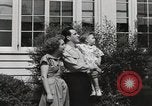Immagine di Guardare la famiglia di aeromobili United States USA, 1950, secondo 52 filmato di repertorio 65675023560