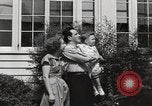 Immagine di Guardare la famiglia di aeromobili United States USA, 1950, secondo 55 filmato di repertorio 65675023560