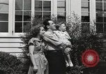 Immagine di Guardare la famiglia di aeromobili United States USA, 1950, secondo 56 filmato di repertorio 65675023560