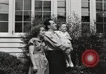 Immagine di Guardare la famiglia di aeromobili United States USA, 1950, secondo 57 filmato di repertorio 65675023560