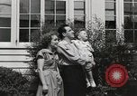 Immagine di Guardare la famiglia di aeromobili United States USA, 1950, secondo 58 filmato di repertorio 65675023560