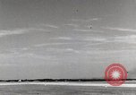 Immagine di F 86 Sabre di velivoli a getto United States USA, 1950, secondo 18 filmato di repertorio 65675023561