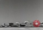 Immagine di F 86 Sabre di velivoli a getto United States USA, 1950, secondo 29 filmato di repertorio 65675023561
