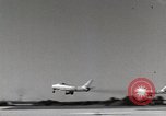Immagine di F 86 Sabre di velivoli a getto United States USA, 1950, secondo 30 filmato di repertorio 65675023561