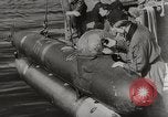 Immagine di Il tedesco Neger one-man carrier a siluro craft Lubeck Germania, 1944, secondo 3 filmato di repertorio 65675023573