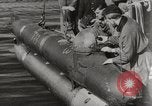 Immagine di Il tedesco Neger one-man carrier a siluro craft Lubeck Germania, 1944, secondo 4 filmato di repertorio 65675023573