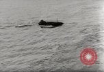 Immagine di Il tedesco Neger one-man carrier a siluro craft Lubeck Germania, 1944, secondo 23 filmato di repertorio 65675023573