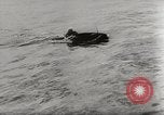 Immagine di Il tedesco Neger one-man carrier a siluro craft Lubeck Germania, 1944, secondo 24 filmato di repertorio 65675023573