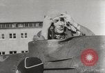 Immagine di Il tedesco Neger one-man carrier a siluro craft Lubeck Germania, 1944, secondo 29 filmato di repertorio 65675023573