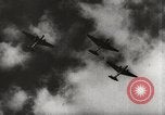 Immagine di Dissipatore di giapponese di Prince of Wales e la Repulse Singapore, 1941, secondo 3 filmato di repertorio 65675023574