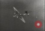 Immagine di Dissipatore di giapponese di Prince of Wales e la Repulse Singapore, 1941, secondo 10 filmato di repertorio 65675023574