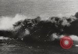 Immagine di Dissipatore di giapponese di Prince of Wales e la Repulse Singapore, 1941, secondo 55 filmato di repertorio 65675023574