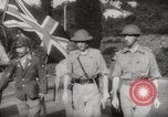 Immagine di Ufficiali britannici di rinuncia Singapore, 1942, secondo 35 filmato di repertorio 65675023575