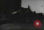Immagine di Ufficiali britannici di rinuncia Singapore, 1942, secondo 37 filmato di repertorio 65675023575