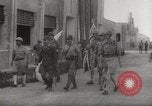 Immagine di Ufficiali britannici di rinuncia Singapore, 1942, secondo 41 filmato di repertorio 65675023575