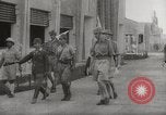 Immagine di Ufficiali britannici di rinuncia Singapore, 1942, secondo 42 filmato di repertorio 65675023575