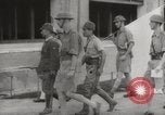Immagine di Ufficiali britannici di rinuncia Singapore, 1942, secondo 46 filmato di repertorio 65675023575