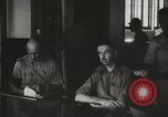 Immagine di Ufficiali britannici di rinuncia Singapore, 1942, secondo 56 filmato di repertorio 65675023575