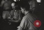 Immagine di Ufficiali britannici di rinuncia Singapore, 1942, secondo 61 filmato di repertorio 65675023575