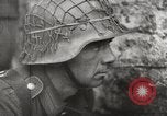 Immagine di Truppe tedesche di guardia in combattimento con le forze britanniche Europa, 1944, secondo 3 filmato di repertorio 65675023576