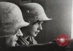 Immagine di Truppe tedesche di guardia in combattimento con le forze britanniche Europa, 1944, secondo 7 filmato di repertorio 65675023576