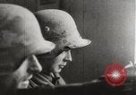 Immagine di Truppe tedesche di guardia in combattimento con le forze britanniche Europa, 1944, secondo 10 filmato di repertorio 65675023576