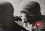 Immagine di Truppe tedesche di guardia in combattimento con le forze britanniche Europa, 1944, secondo 14 filmato di repertorio 65675023576