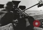 Image artilleurs antiaériens allemands bataille des attaques par des bombardiers soviétiques Crimée, 1941, de la seconde 7 séquences d'archives historiques vidéo 65675023585
