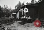 Standbild Holz Mühle Arbeitnehmer United States USA, 1926, aus Sekunde 18 historischem Filmmaterial Videoclip 65675023600