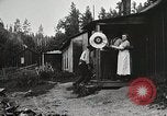 Standbild Holz Mühle Arbeitnehmer United States USA, 1926, aus Sekunde 25 historischem Filmmaterial Videoclip 65675023600