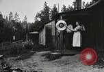 Standbild Holz Mühle Arbeitnehmer United States USA, 1926, aus Sekunde 26 historischem Filmmaterial Videoclip 65675023600