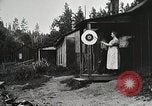 Standbild Holz Mühle Arbeitnehmer United States USA, 1926, aus Sekunde 27 historischem Filmmaterial Videoclip 65675023600