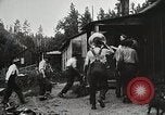 Standbild Holz Mühle Arbeitnehmer United States USA, 1926, aus Sekunde 31 historischem Filmmaterial Videoclip 65675023600
