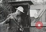 Standbild Holz Mühle Arbeitnehmer United States USA, 1926, aus Sekunde 14 historischem Filmmaterial Videoclip 65675023601