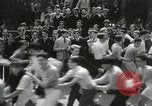 Immagine di City College studenti rompere snake dance New York United States USA, 1931, secondo 30 filmato di repertorio 65675023613