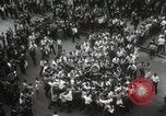 Immagine di City College studenti rompere snake dance New York United States USA, 1931, secondo 39 filmato di repertorio 65675023613